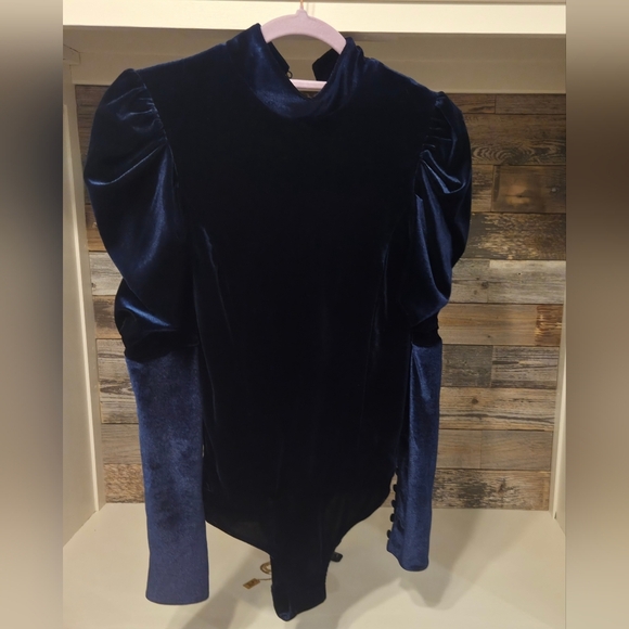 Misa Los Angeles Elegant Blue Velvet Fitted Ruched Bodysuit W/ Puffed Shoulders - Picture 7 of 11